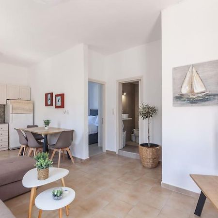 Geo'S Lovely Two Bedroom Island Apartment Gouves Exterior photo