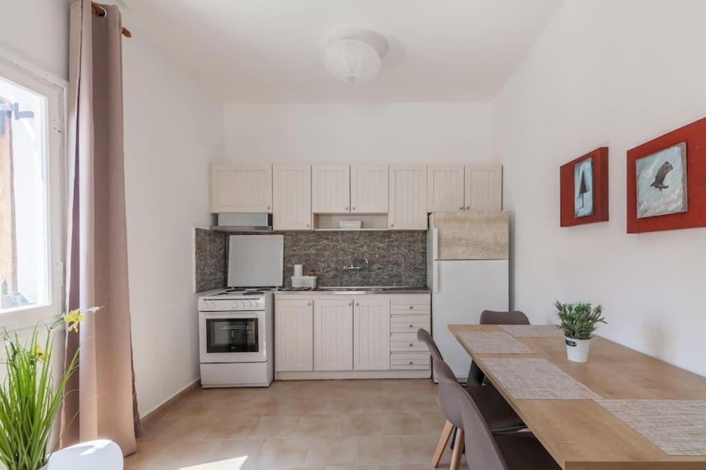 Geo'S Lovely Two Bedroom Island Apartment Gouves Exterior photo