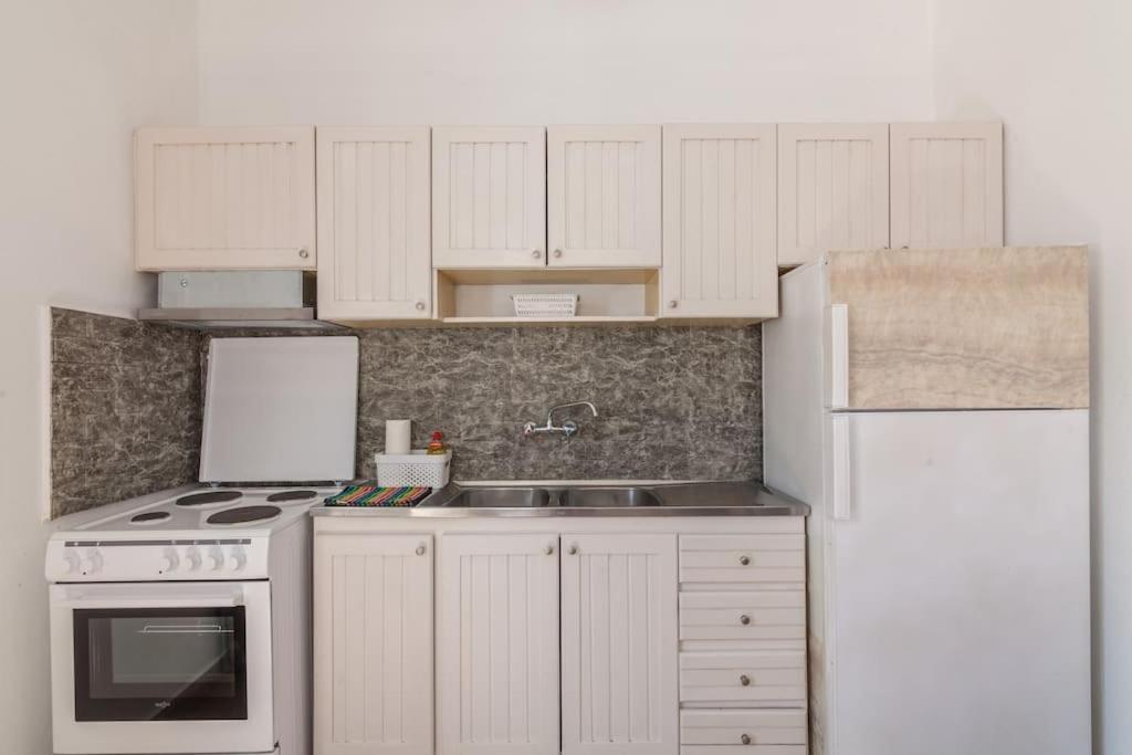 Geo'S Lovely Two Bedroom Island Apartment Gouves Exterior photo