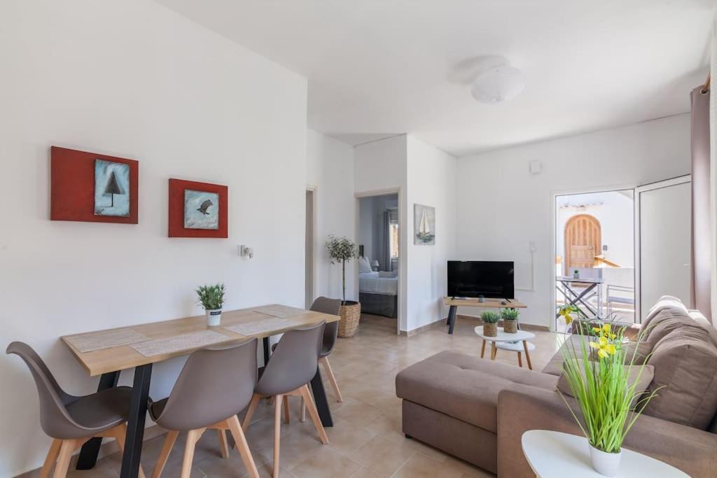 Geo'S Lovely Two Bedroom Island Apartment Gouves Exterior photo