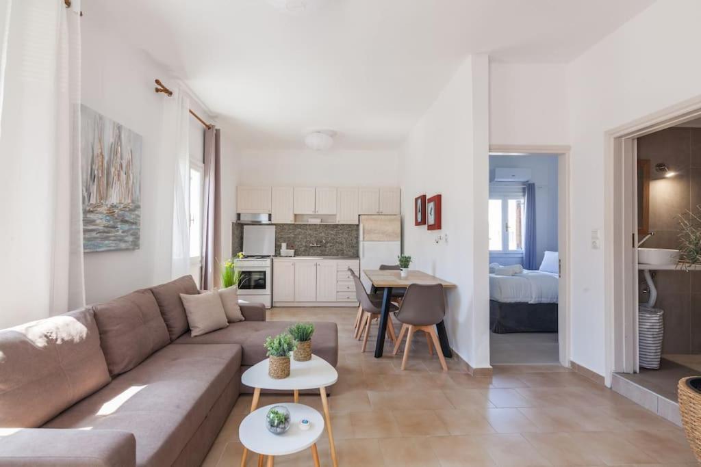 Geo'S Lovely Two Bedroom Island Apartment Gouves Exterior photo
