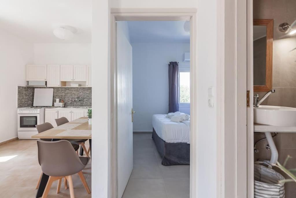 Geo'S Lovely Two Bedroom Island Apartment Gouves Exterior photo