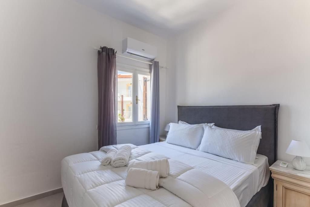 Geo'S Lovely Two Bedroom Island Apartment Gouves Exterior photo
